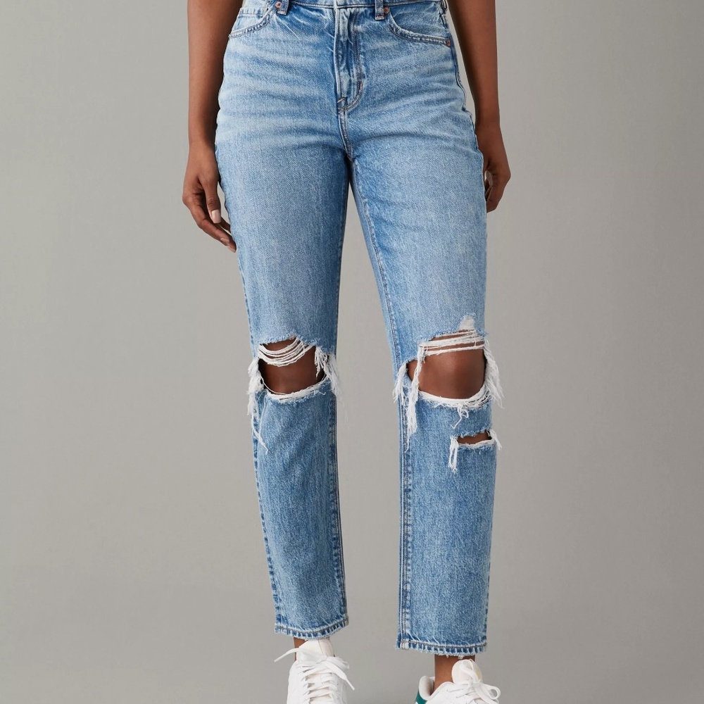 AE American Eagle Strigid Ripped Mom Jeans - Blue 8L / 29L - NWT